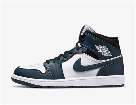 nike air jordan zwart blauw|jordan 1 sneaker.